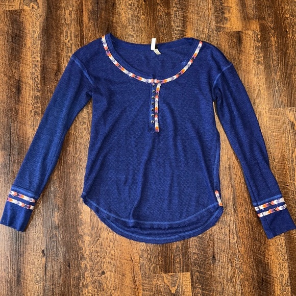 Free People We the Free Top Women Small S Thermal Henley Blue Rainbow Embroidery - Picture 1 of 4